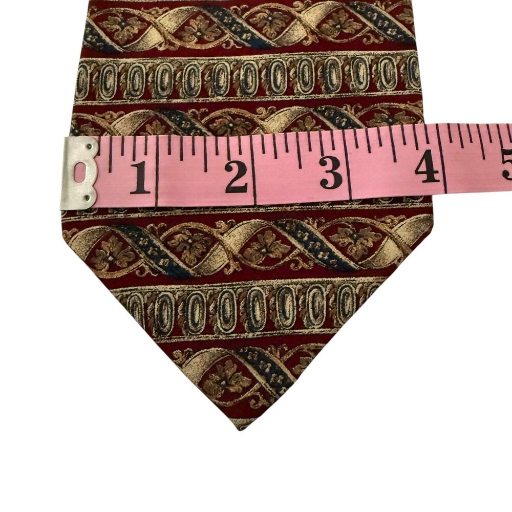 The Metropolitan Museum Of Art All Silk Greek Patterned Necktie Made in Canada - Picture 7 of 9